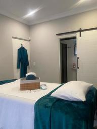Massage Therapy Lisa